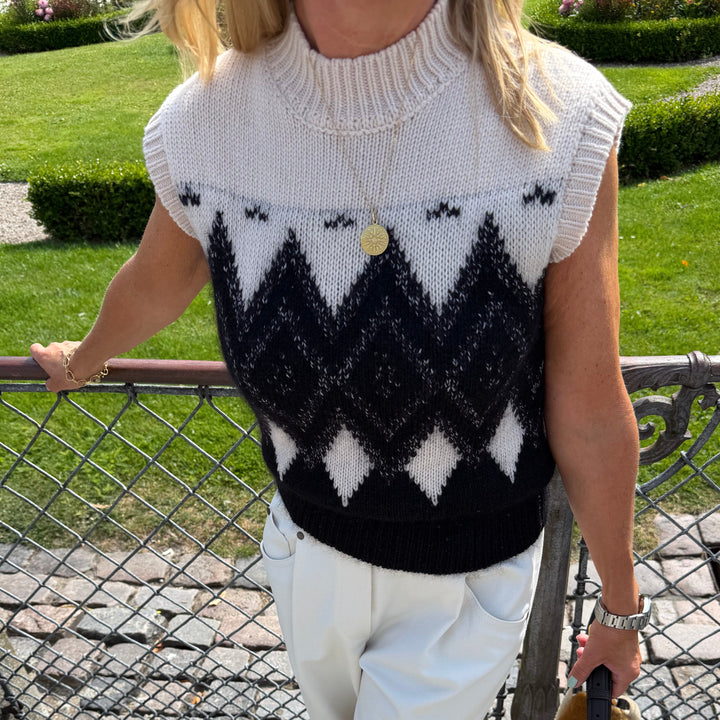 ELEVENTY VEST