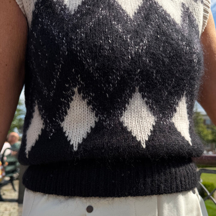 ELEVENTY VEST