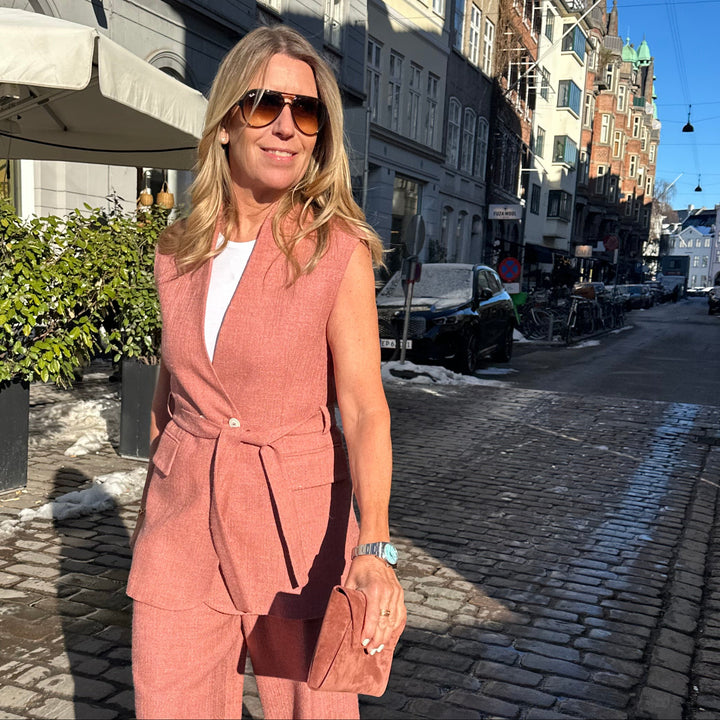 ELEVENTY VEST MED BÆLTE